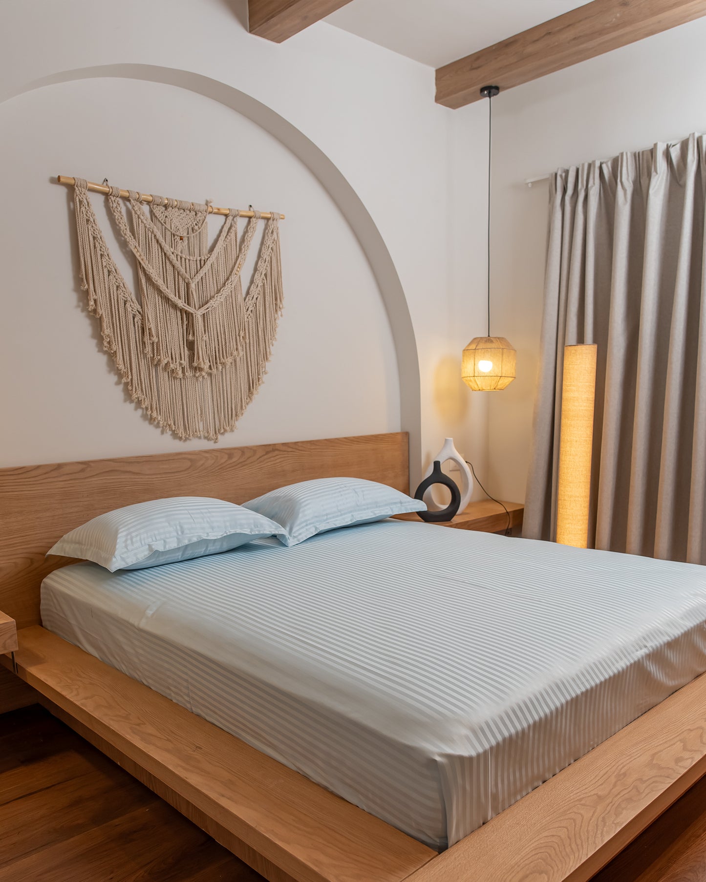 WHITE stripe bedsheet