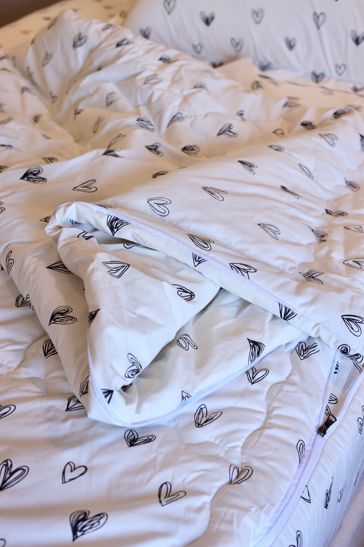 BLACK LOVIA ZIPPER Bedding