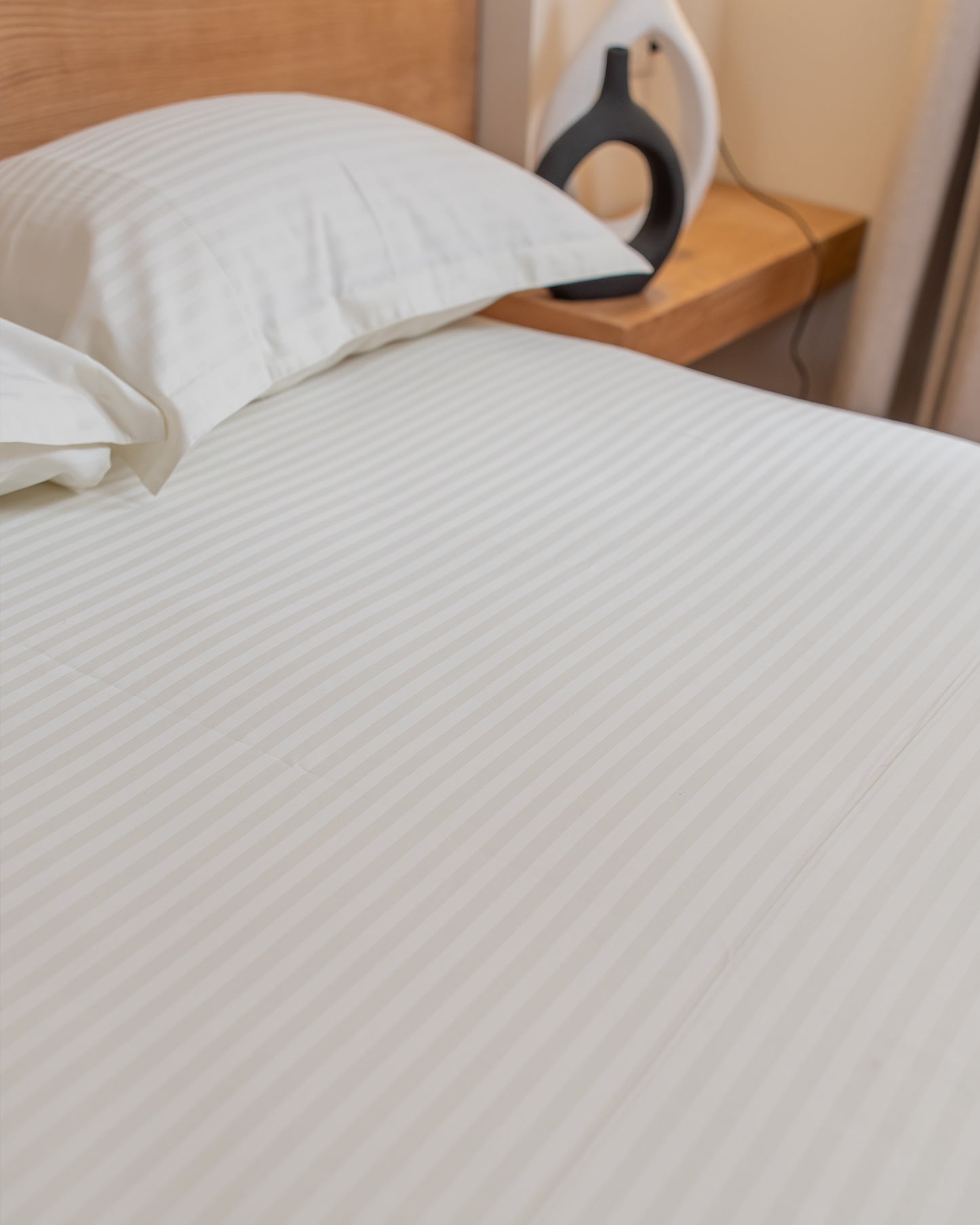 PEARL WHITE stripe bedsheet