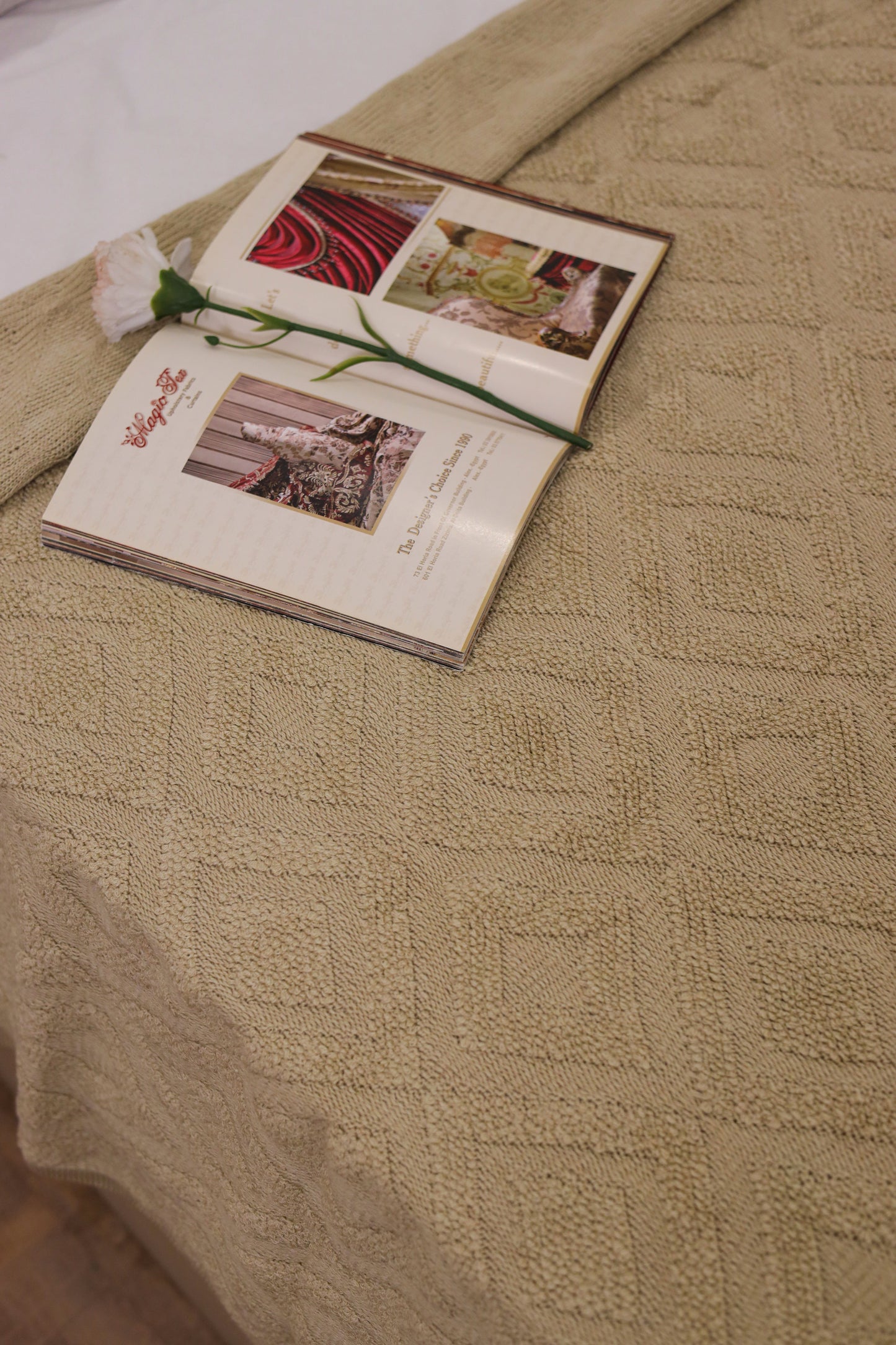 GOLDEN DIAMOND Jacquard Throw Blanket