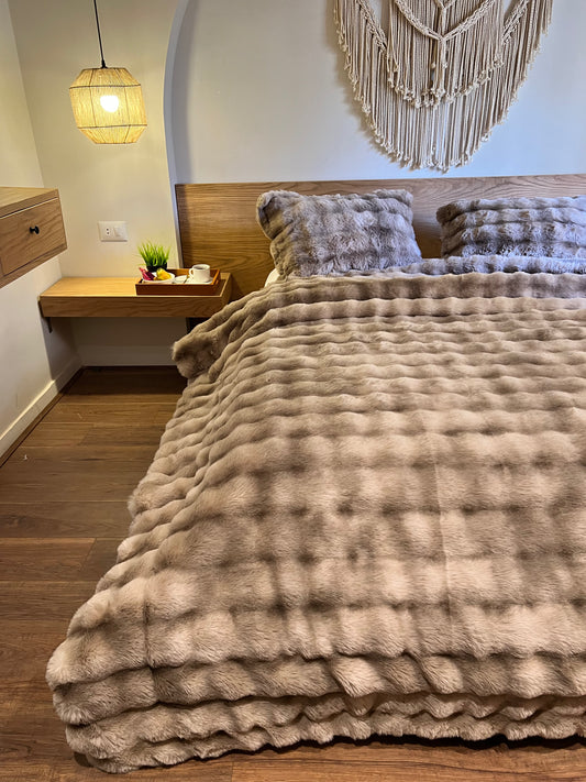 LATTE Bubbles Fur Duvet