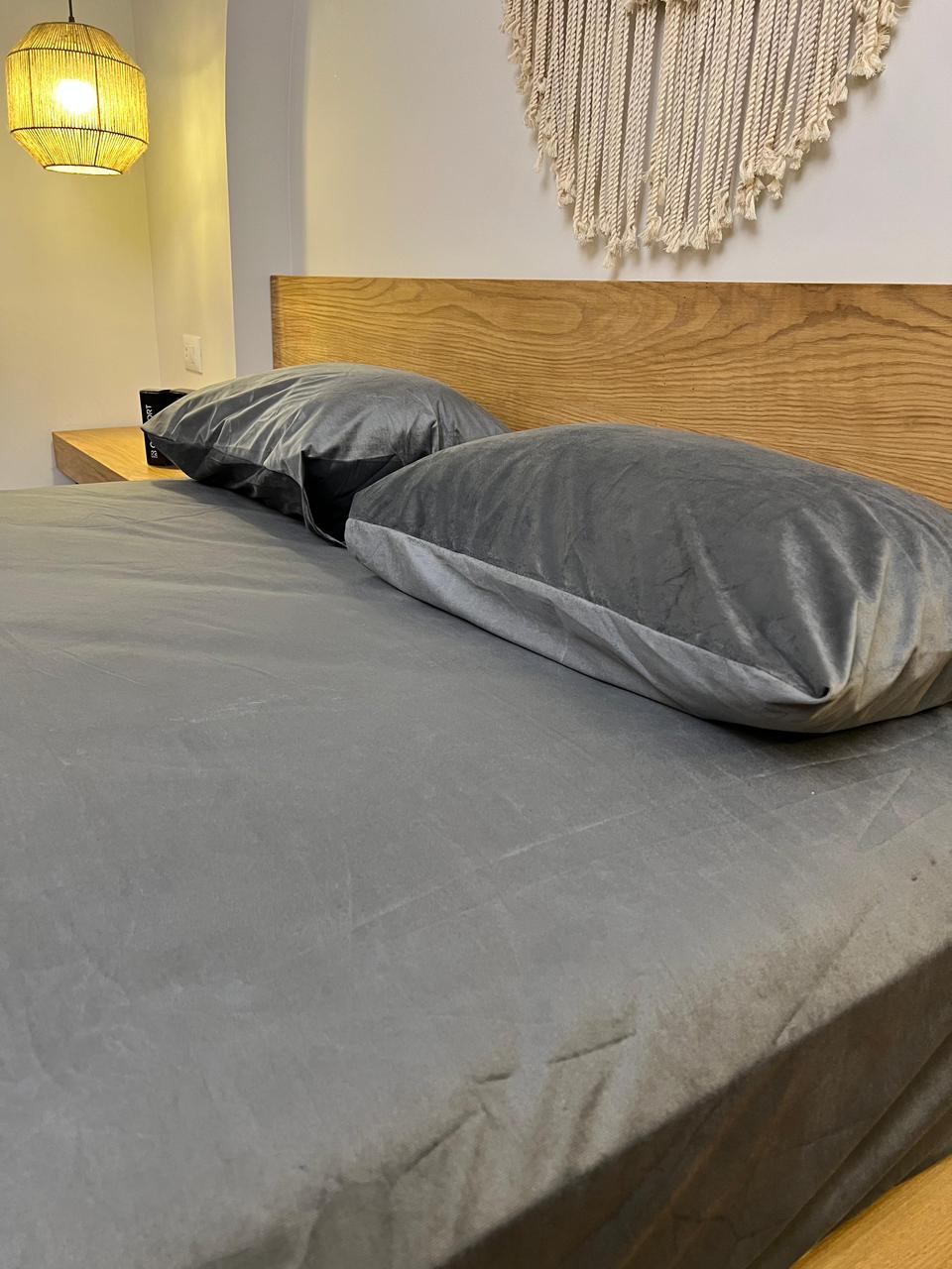 SMOKE Plain Velvet Bedsheet