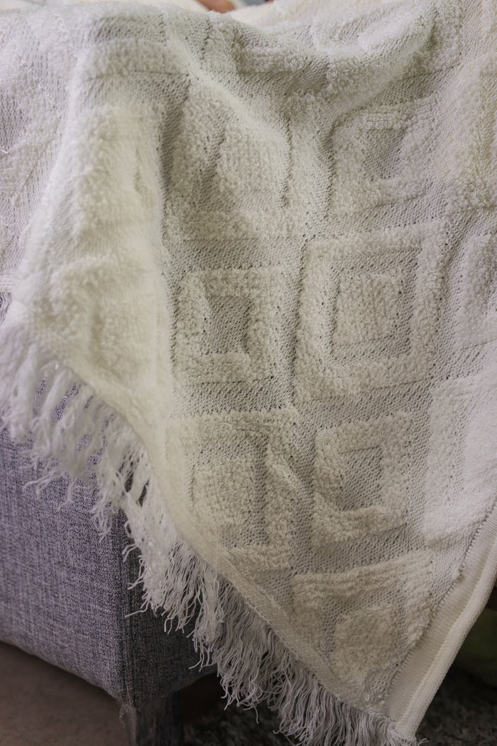 WOVEN THROW BLANKETS