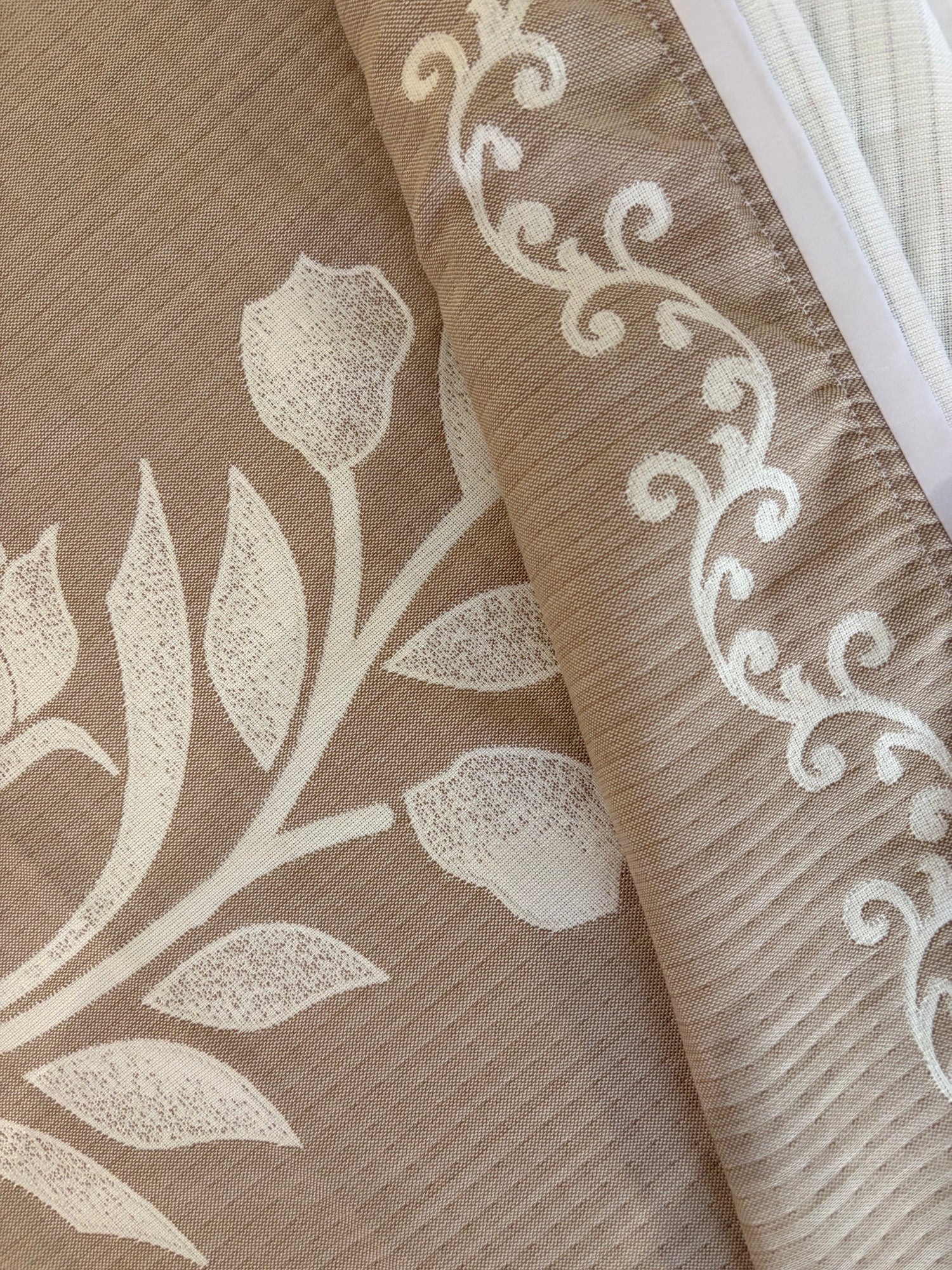 JACQUARD THROW BLANKETS
