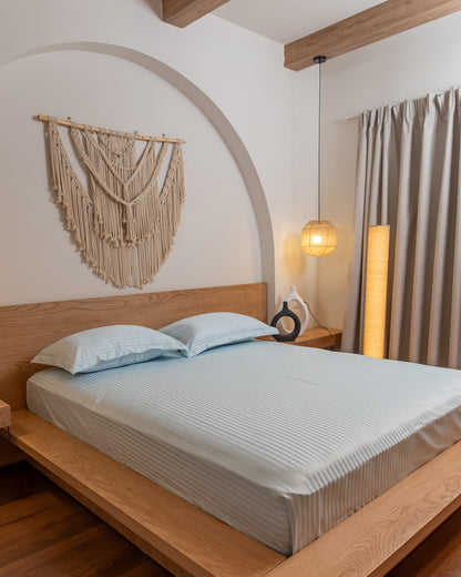 WHITE stripe bedsheet