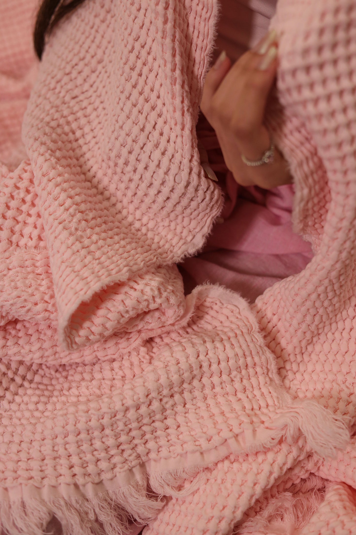 ROSY KNOTS Cotton Throw Blanket