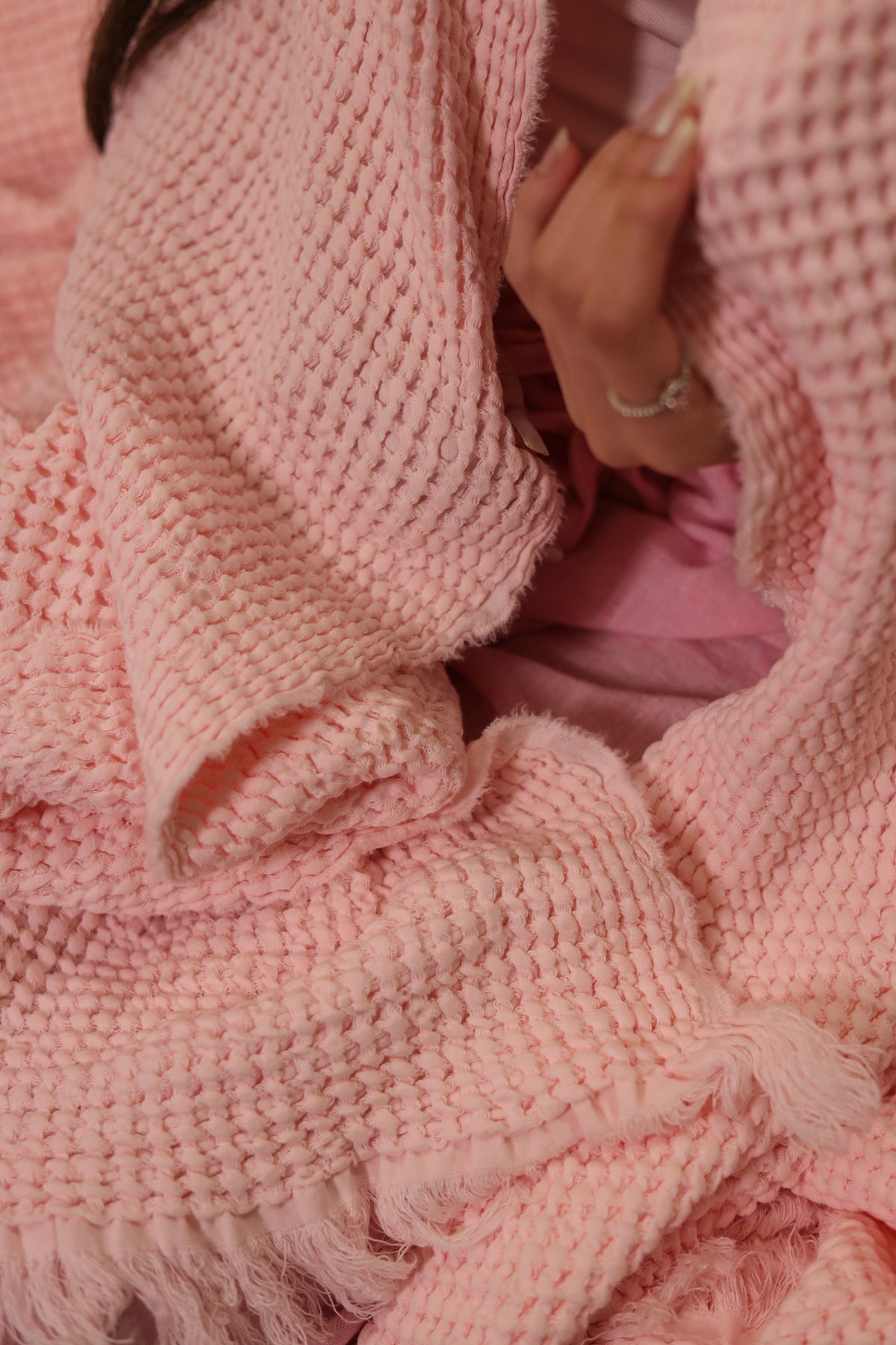 ROSY KNOTS Cotton Throw Blanket