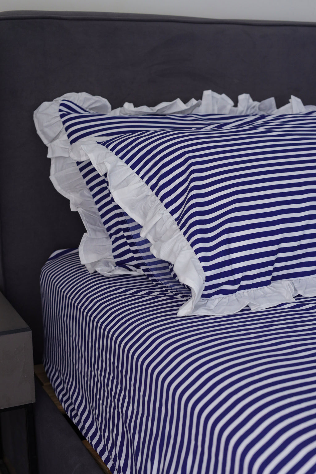 NAVY RUFFLES cotton bedsheet