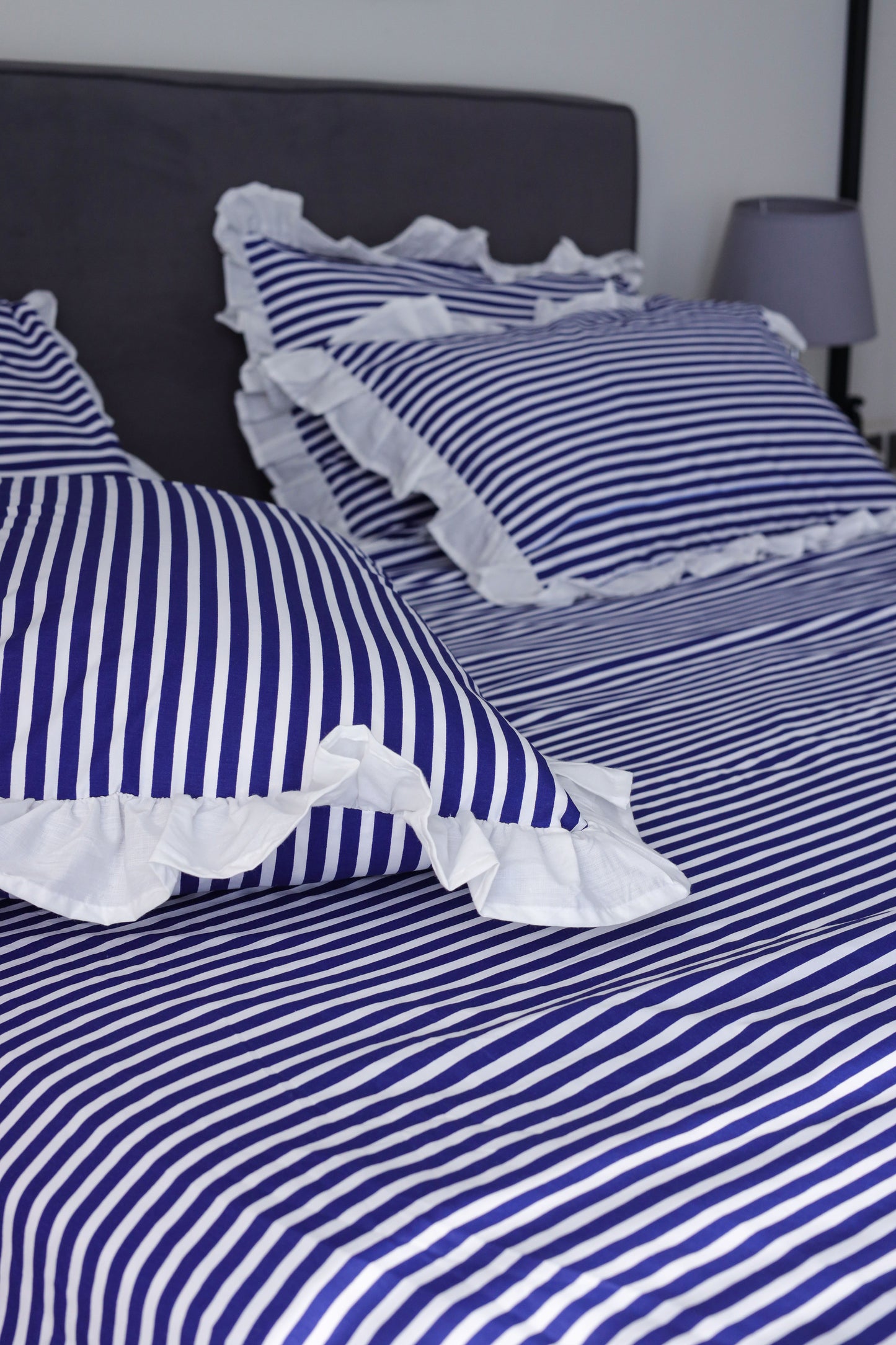 NAVY RUFFLES cotton bedsheet