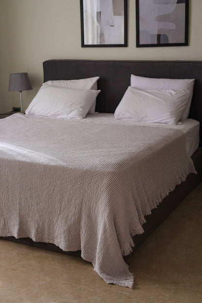MOONY KNOTS Cotton Throw Blanket