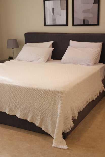 CREAMY KNOTS Cotton Throw Blanket