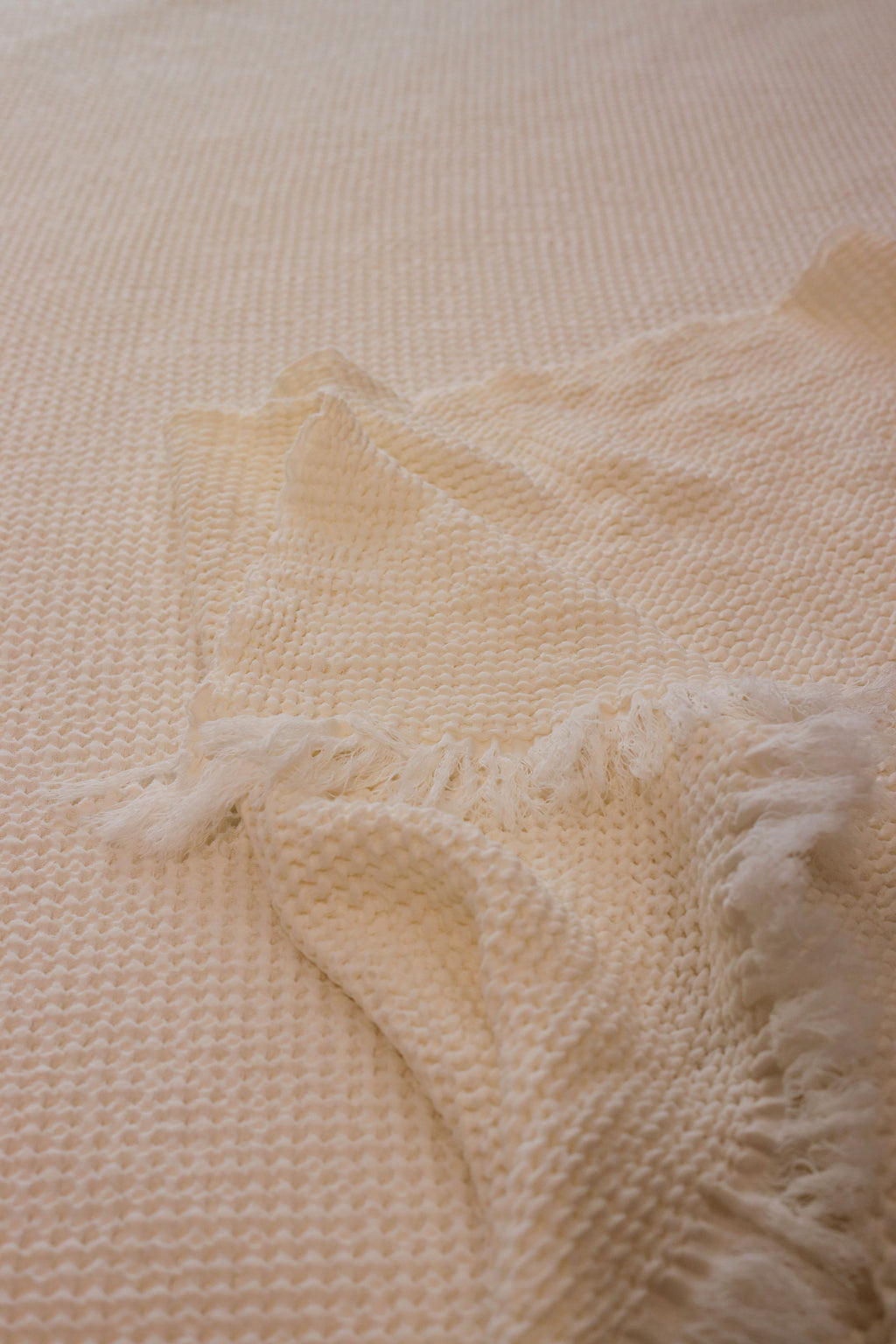 CREAMY KNOTS Cotton Throw Blanket