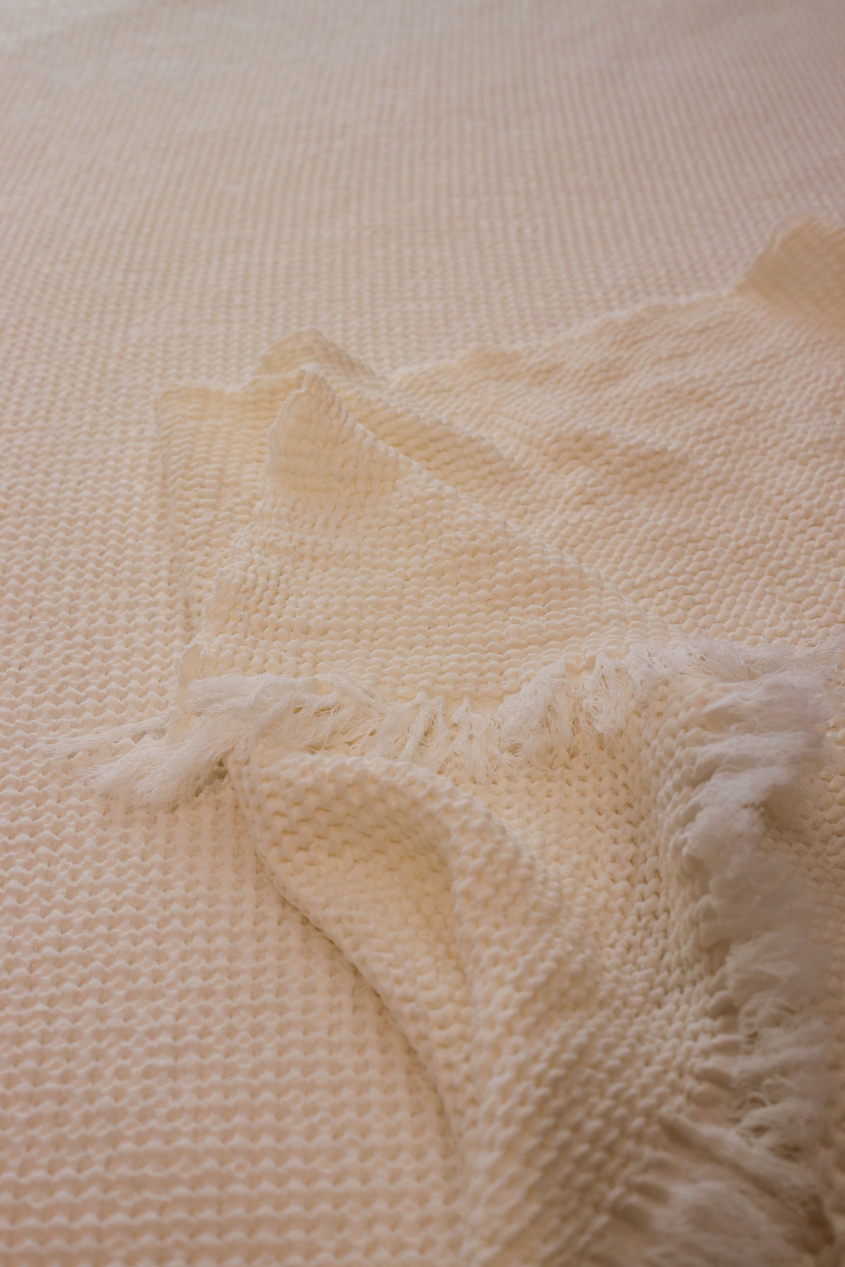 CREAMY KNOTS Cotton Throw Blanket