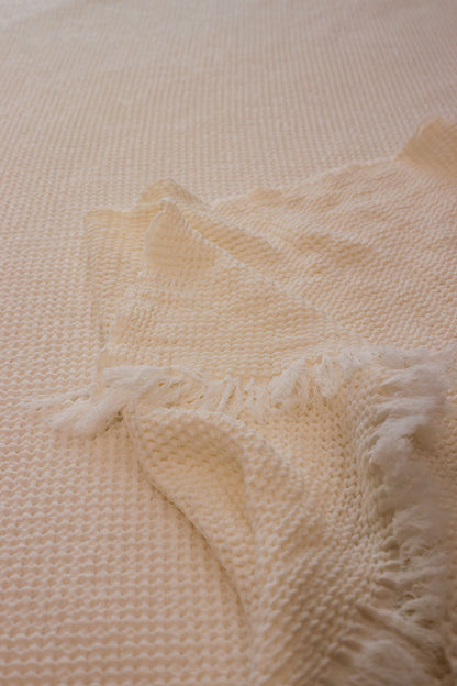 CREAMY KNOTS Cotton Throw Blanket
