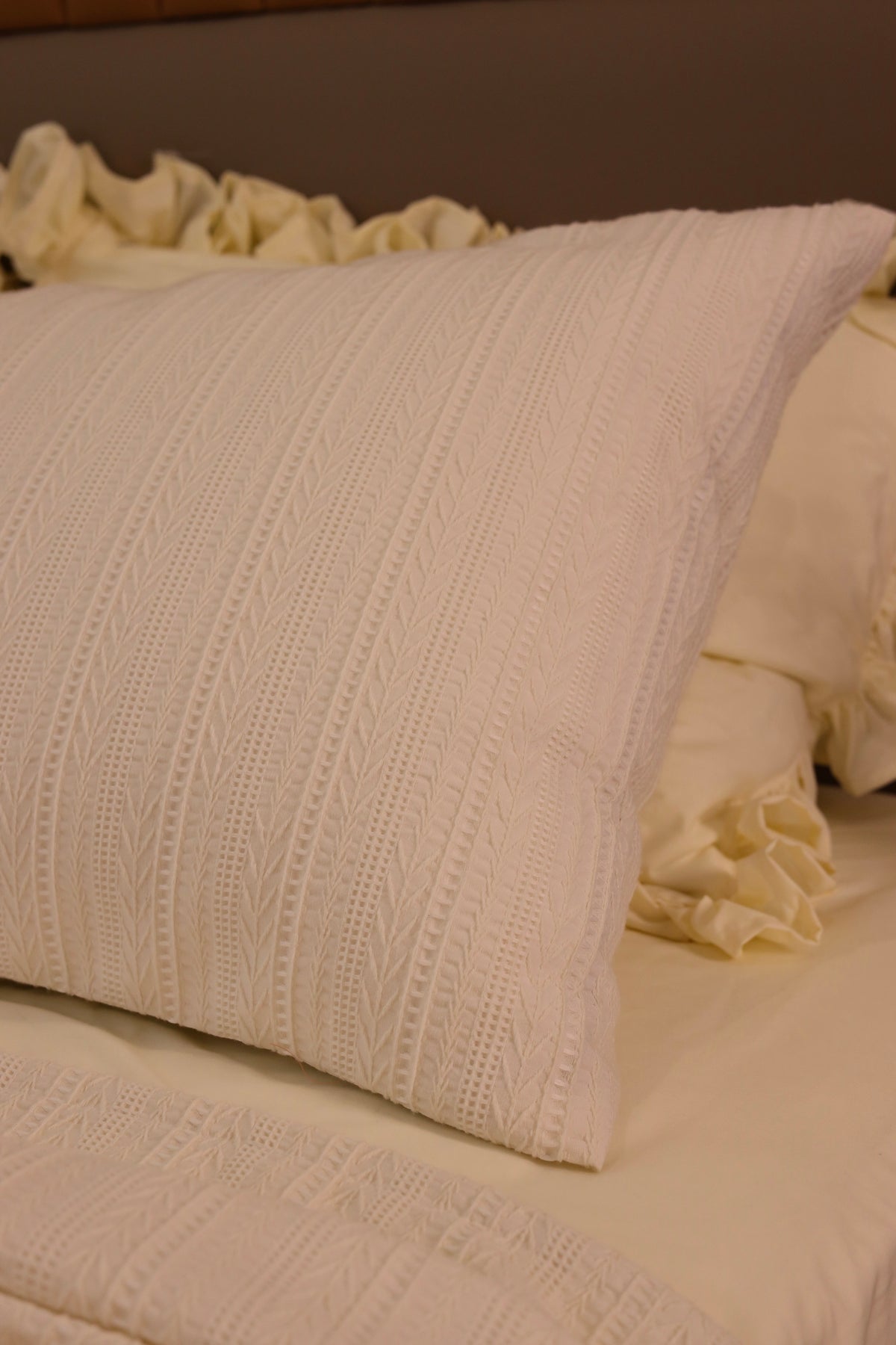 CREAM SAFA Jacquard Throw Blanket Set