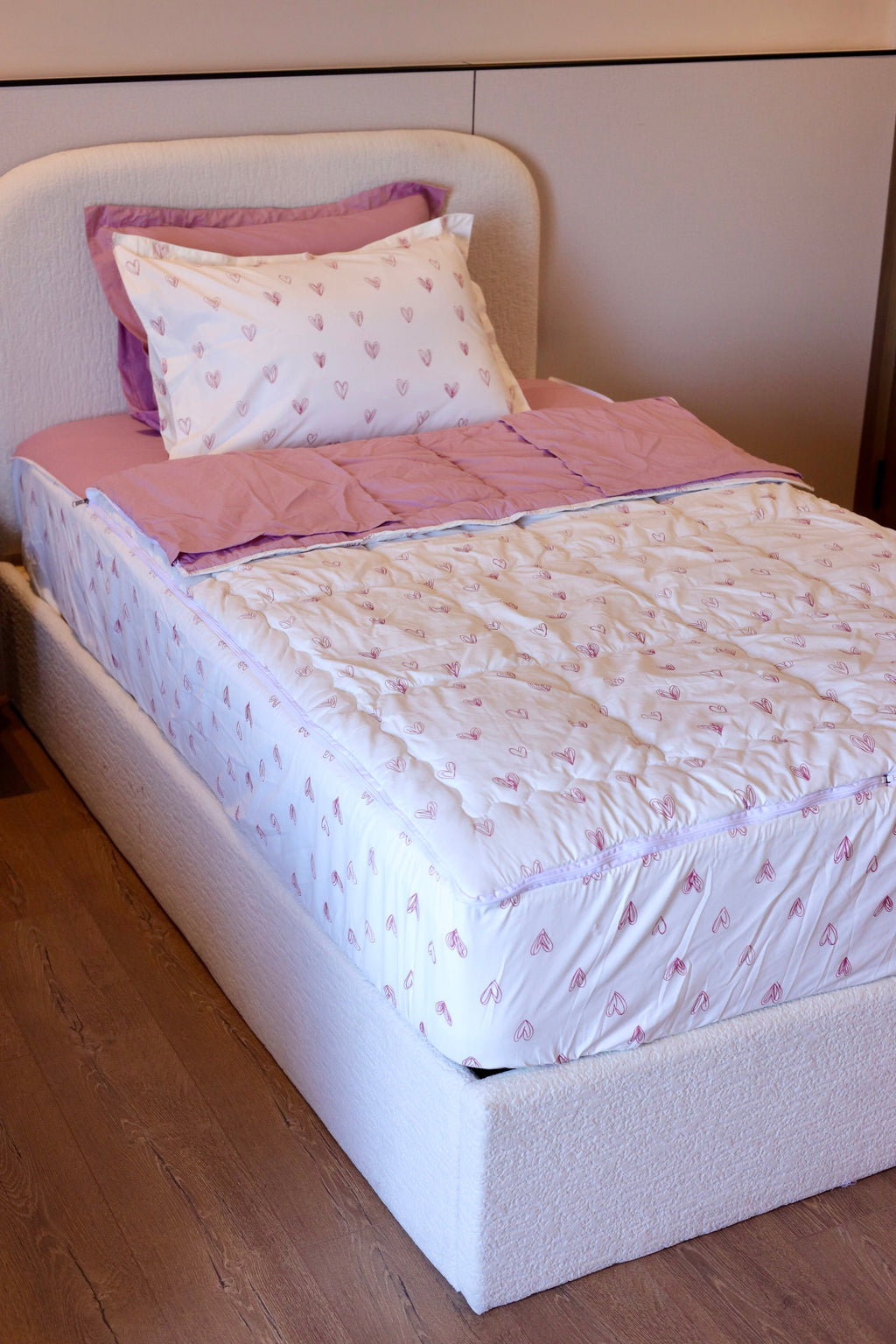 PINK LOVIA ZIPPER Bedding