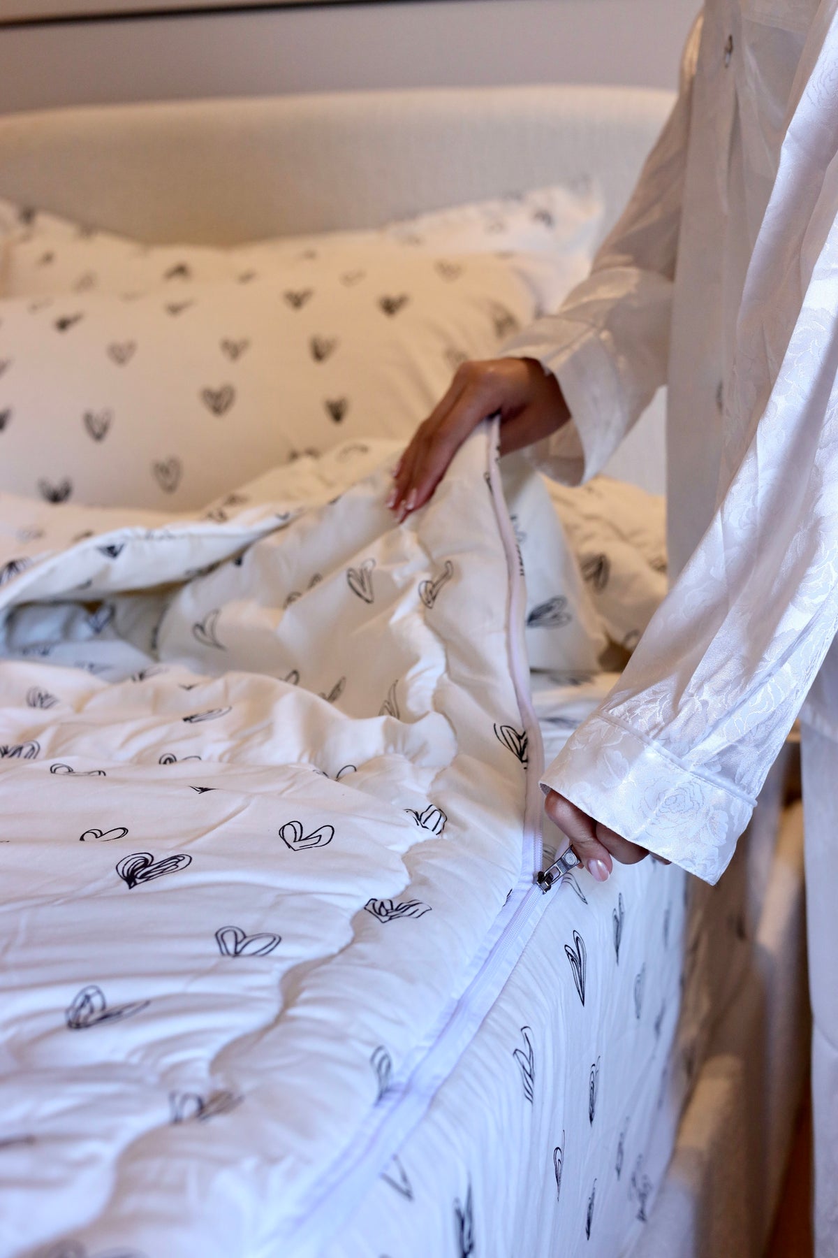 BLACK LOVIA ZIPPER Bedding