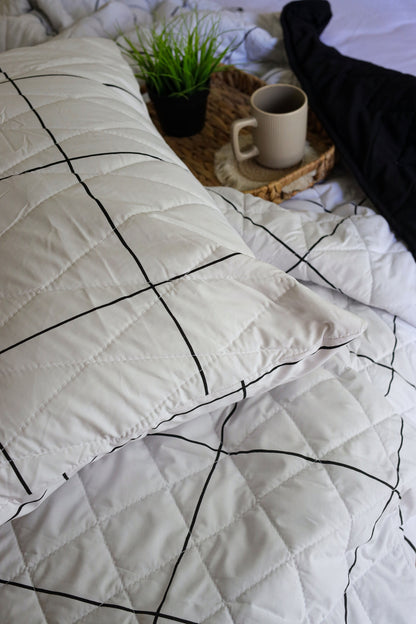 BLACK LINEA Quilt