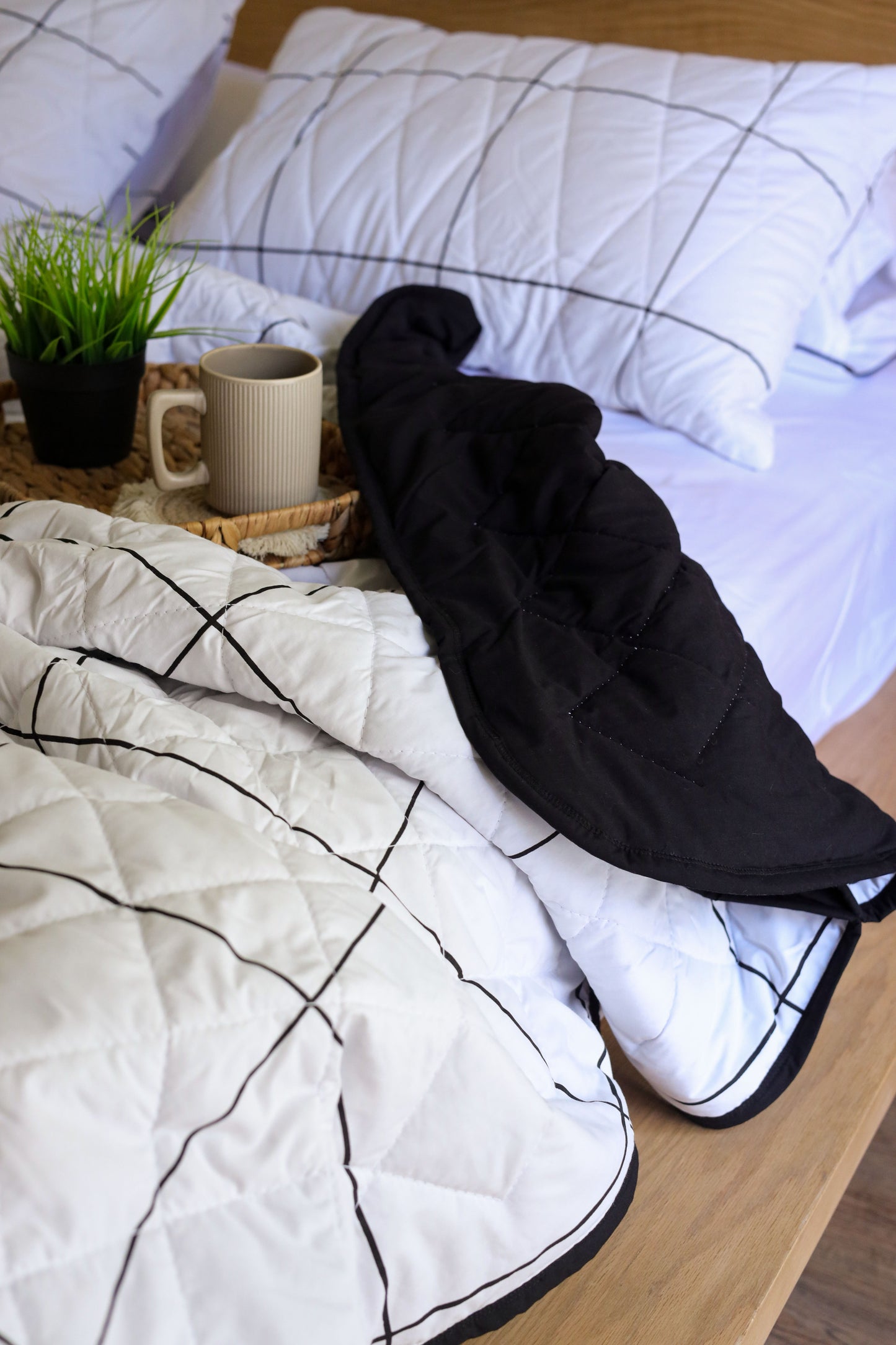 BLACK LINEA Quilt