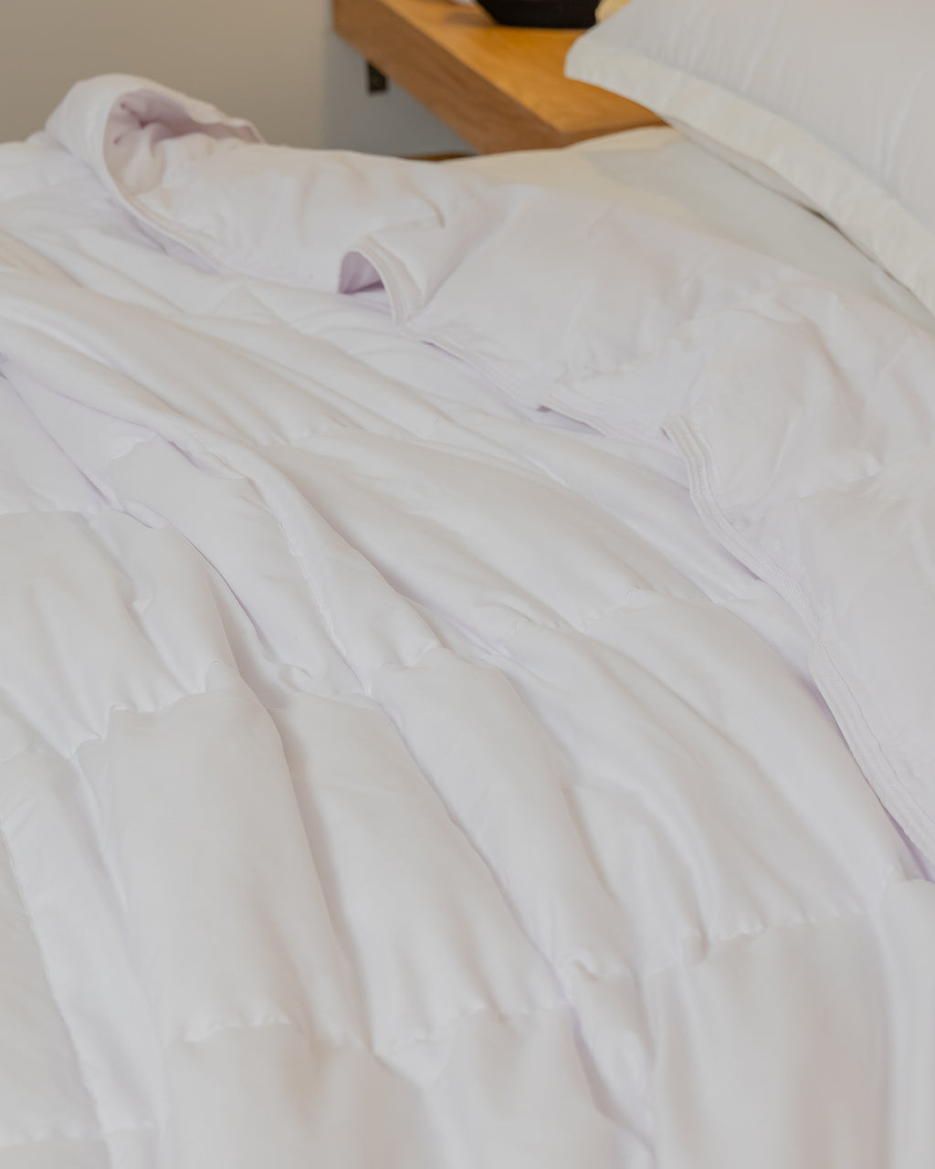 WHITE Hotel Lightweight Duvet