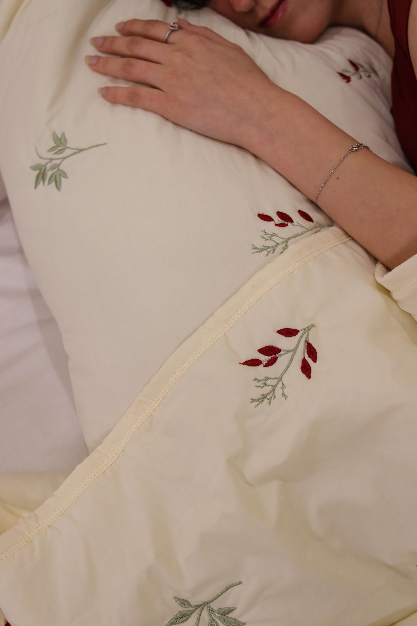 ROSELLE Embroidered Summer Duvet