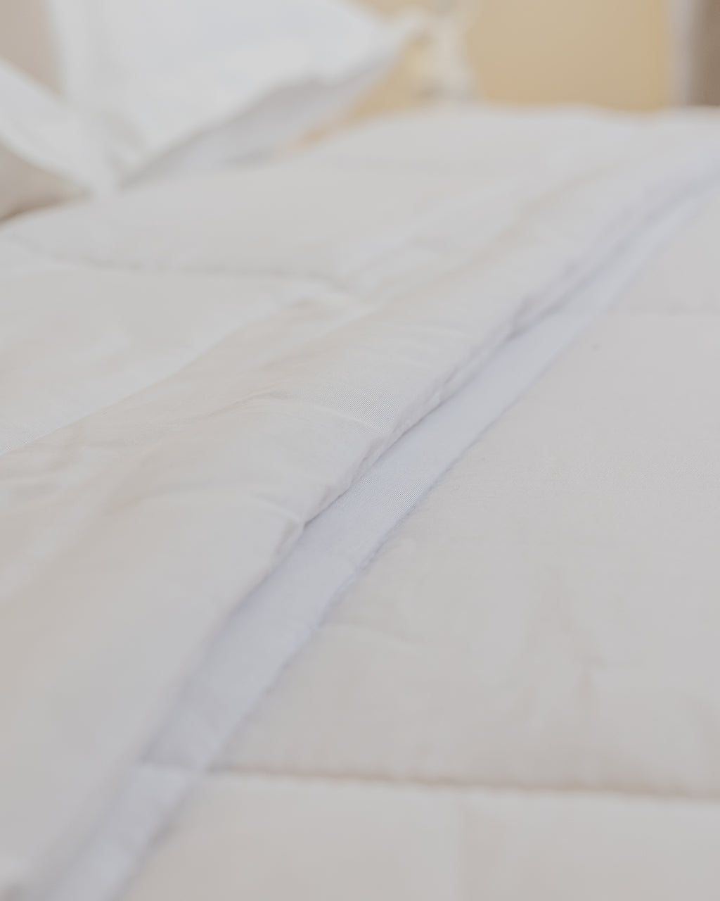 WHITE Fiber Lightweight Duvet