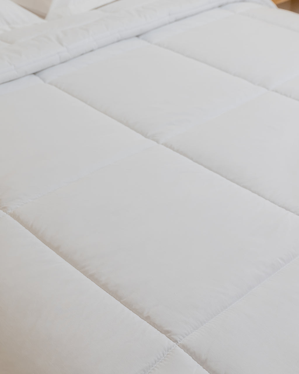 WHITE Fiber Lightweight Duvet