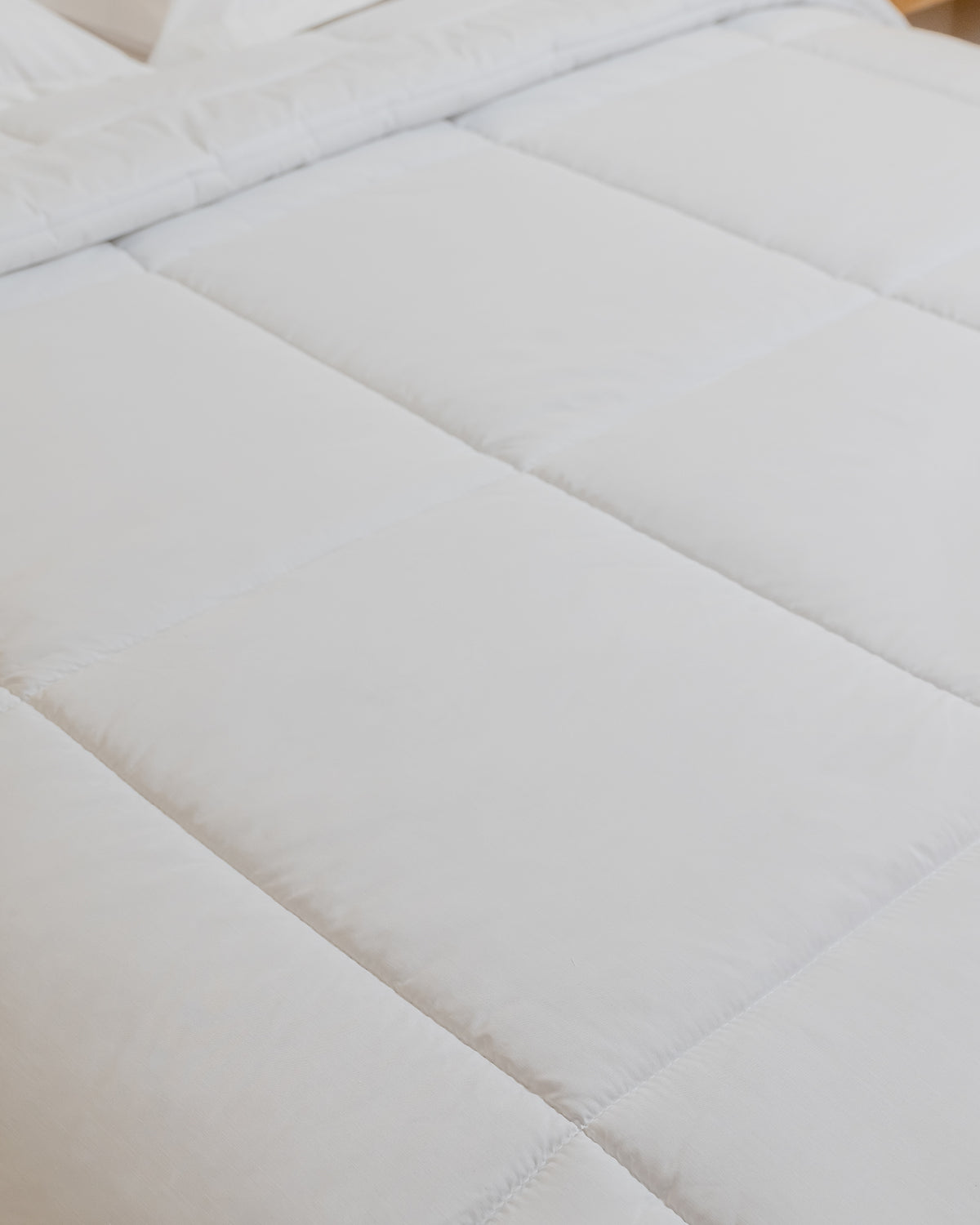 WHITE Fiber Lightweight Duvet