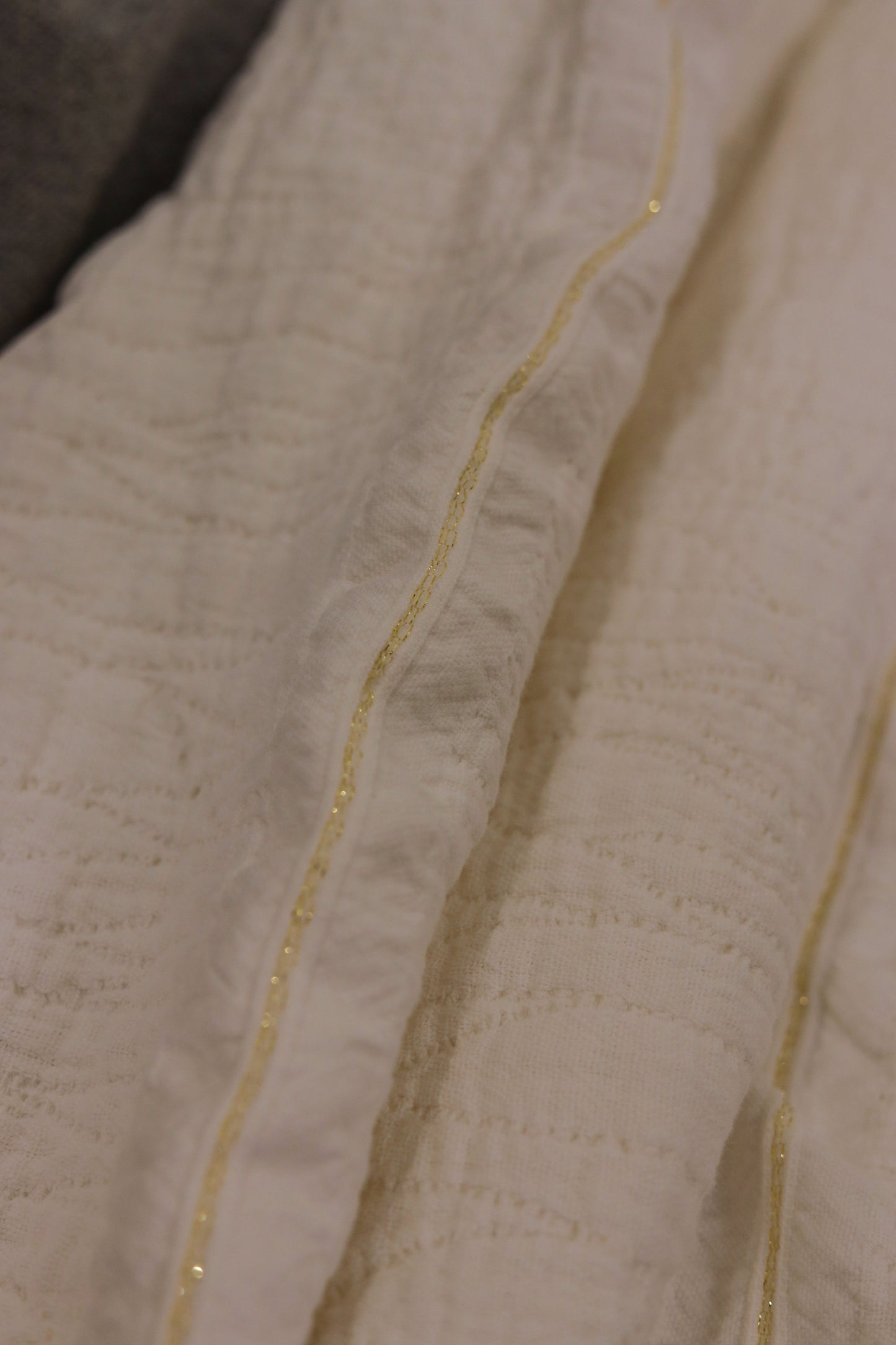 WHITE PALACE Crinkle Cotton Throw Blanket