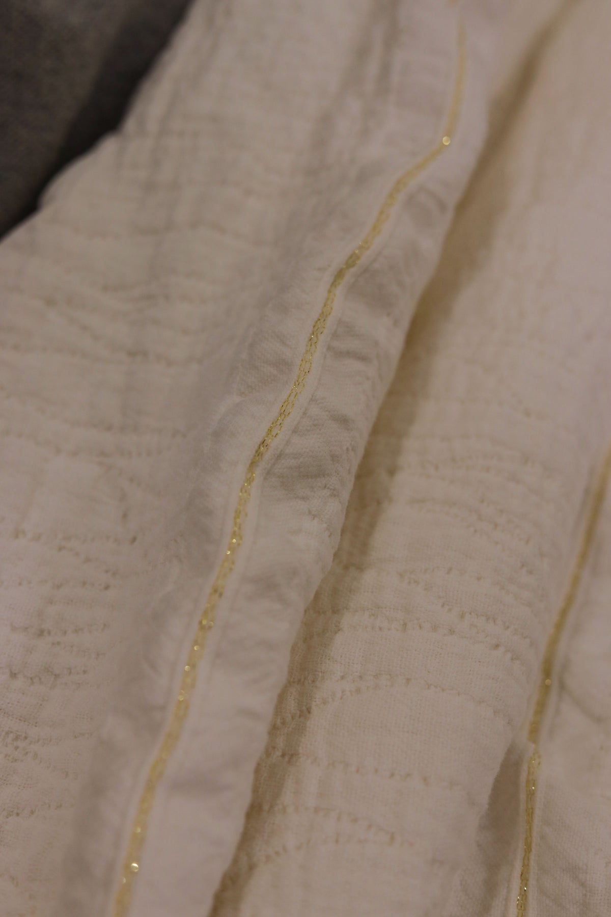 WHITE PALACE Crinkle Cotton Throw Blanket