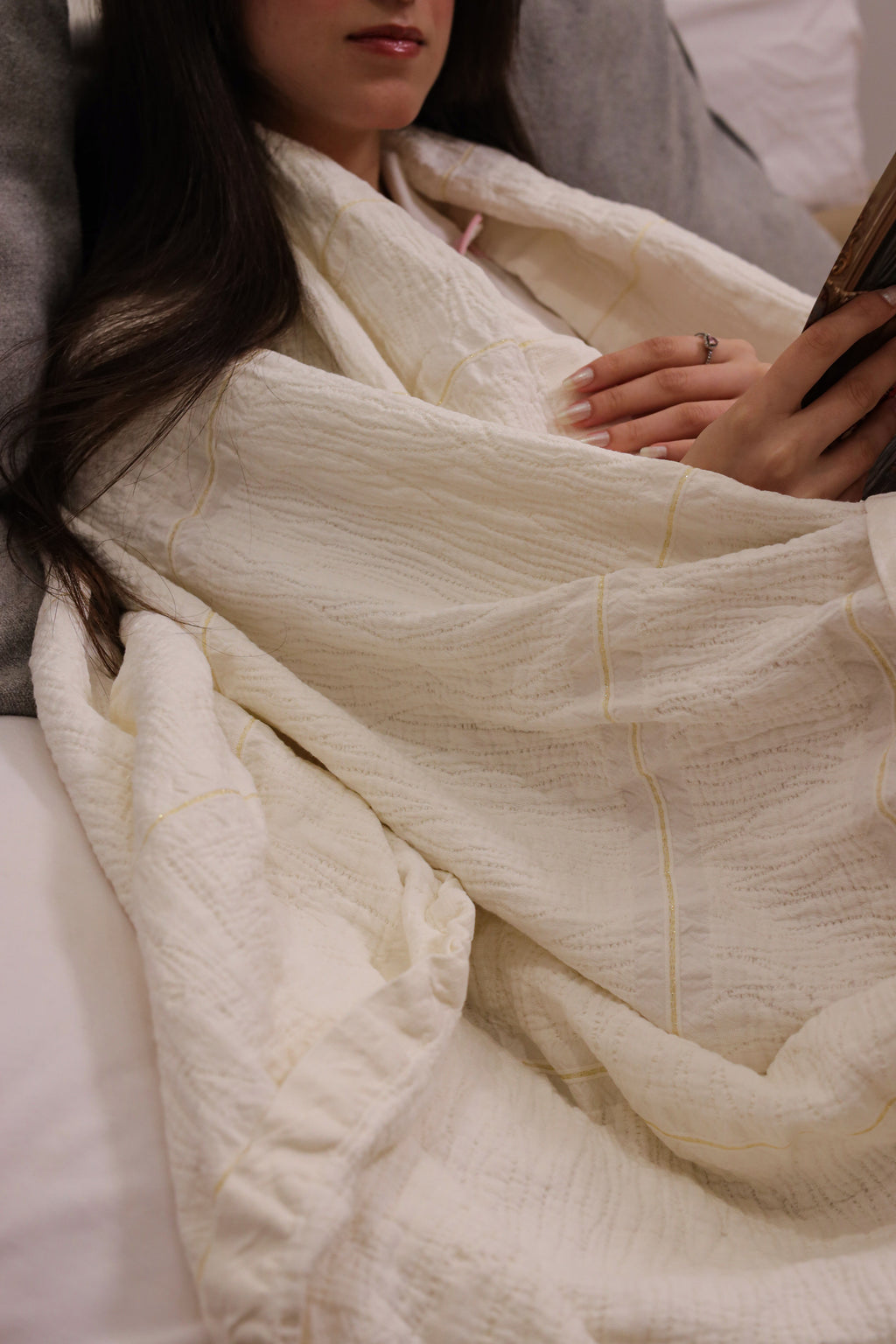 WHITE PALACE Crinkle Cotton Throw Blanket