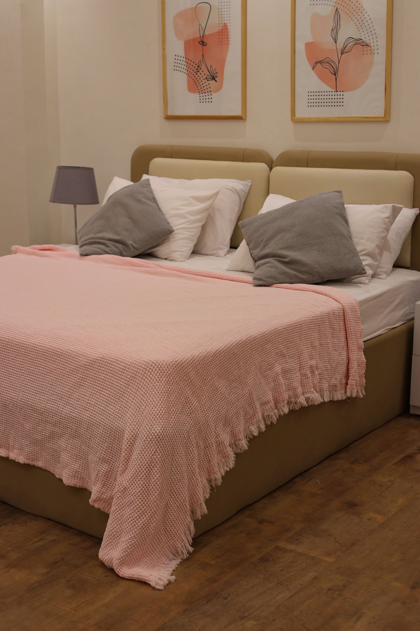 ROSY KNOTS Cotton Throw Blanket