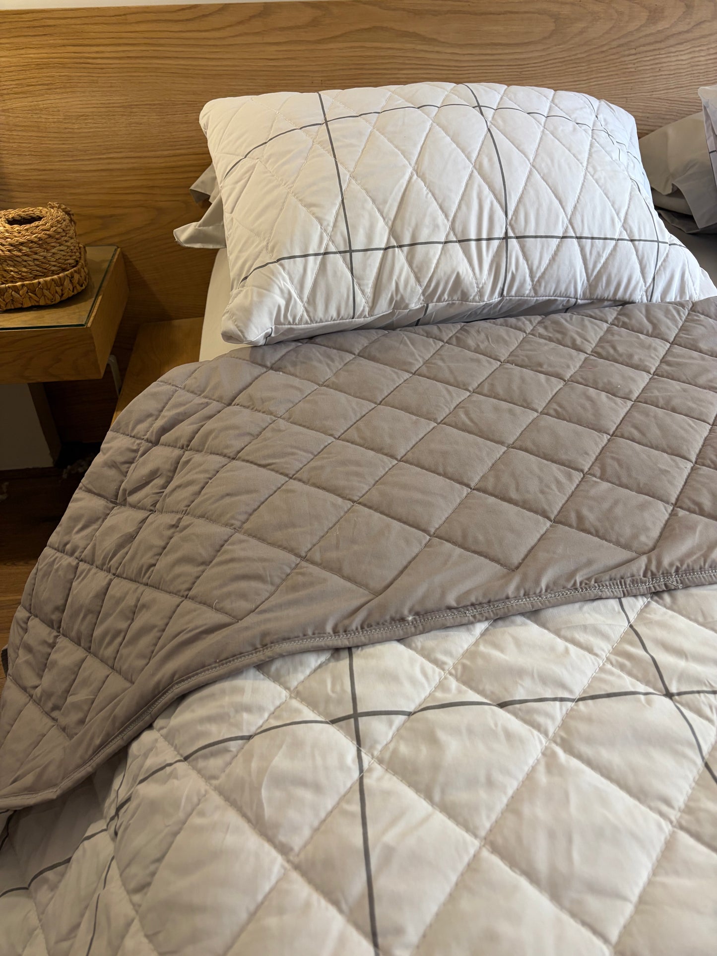 GREY LINEA Quilt