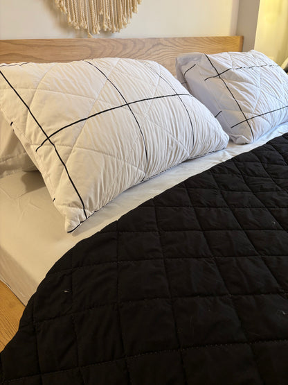 BLACK LINEA Quilt