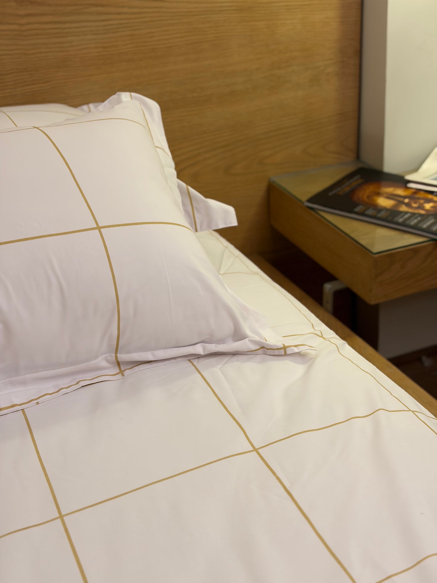 YELLOW LINEA cotton bedsheet