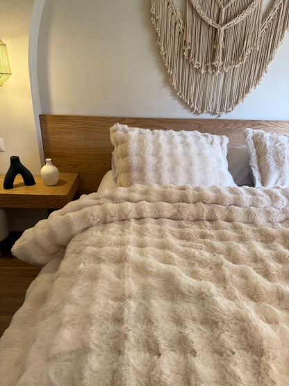 VANILLA CREAM Bubbles Fur Duvet