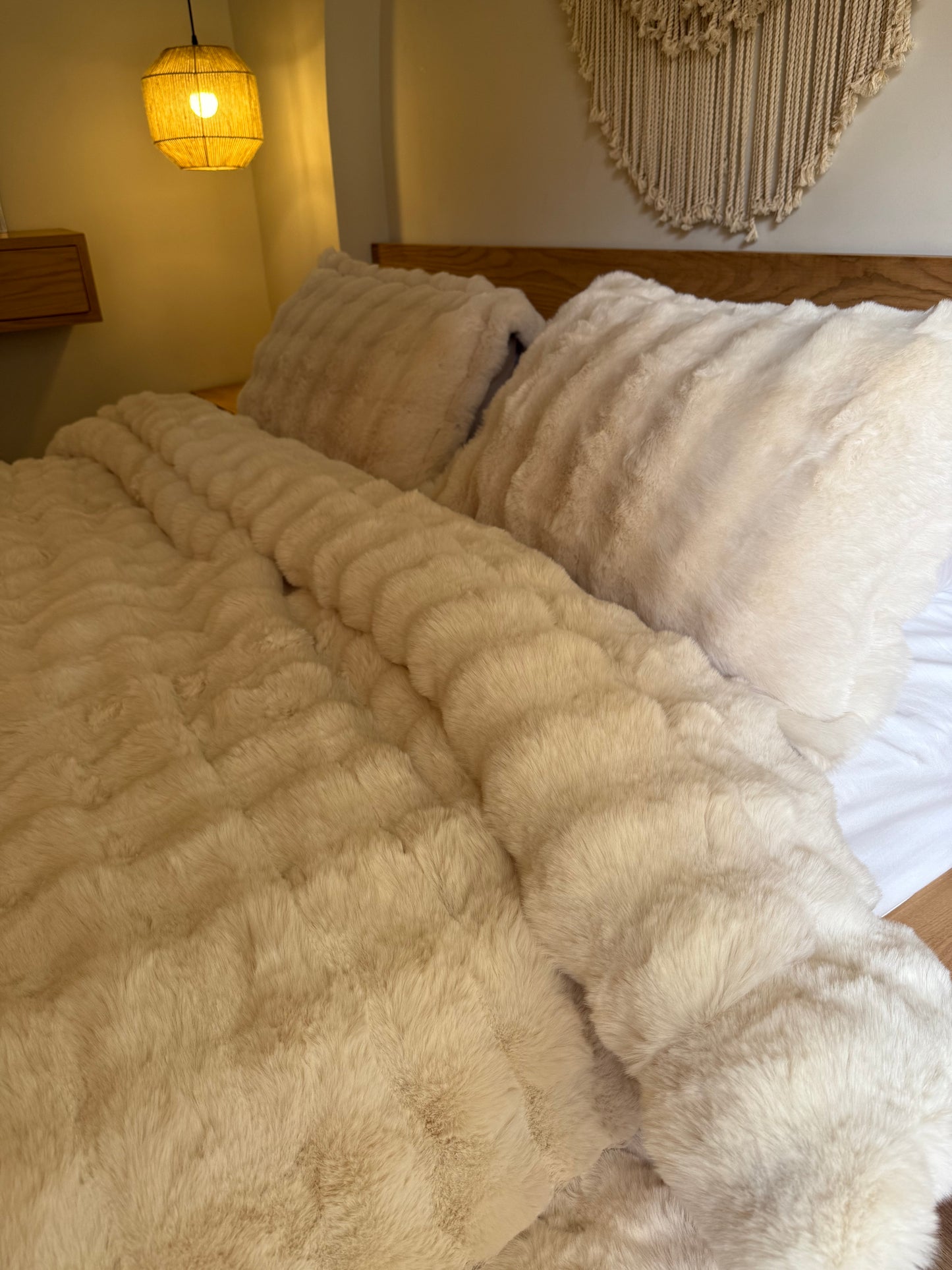 VANILLA CREAM Bubbles Fur Duvet