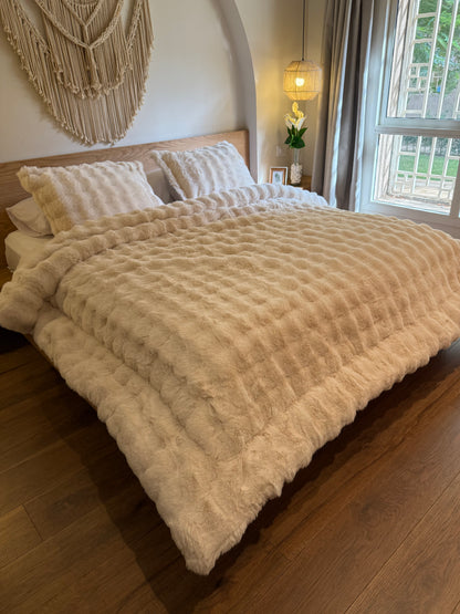 VANILLA CREAM Bubbles Fur Duvet