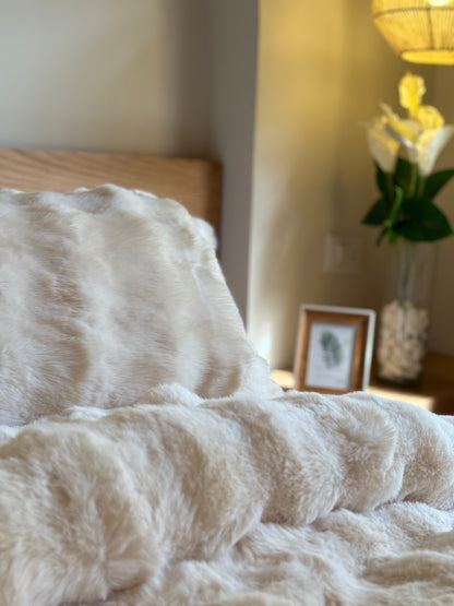 VANILLA CREAM Bubbles Fur Duvet