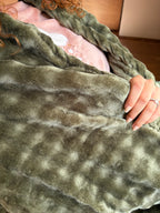 OLIVE Bubbles Blanket