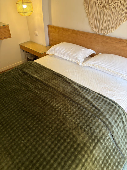 OLIVE Bubbles Blanket