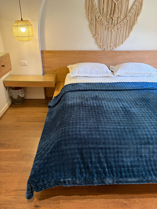 NAVY Bubbles Blanket