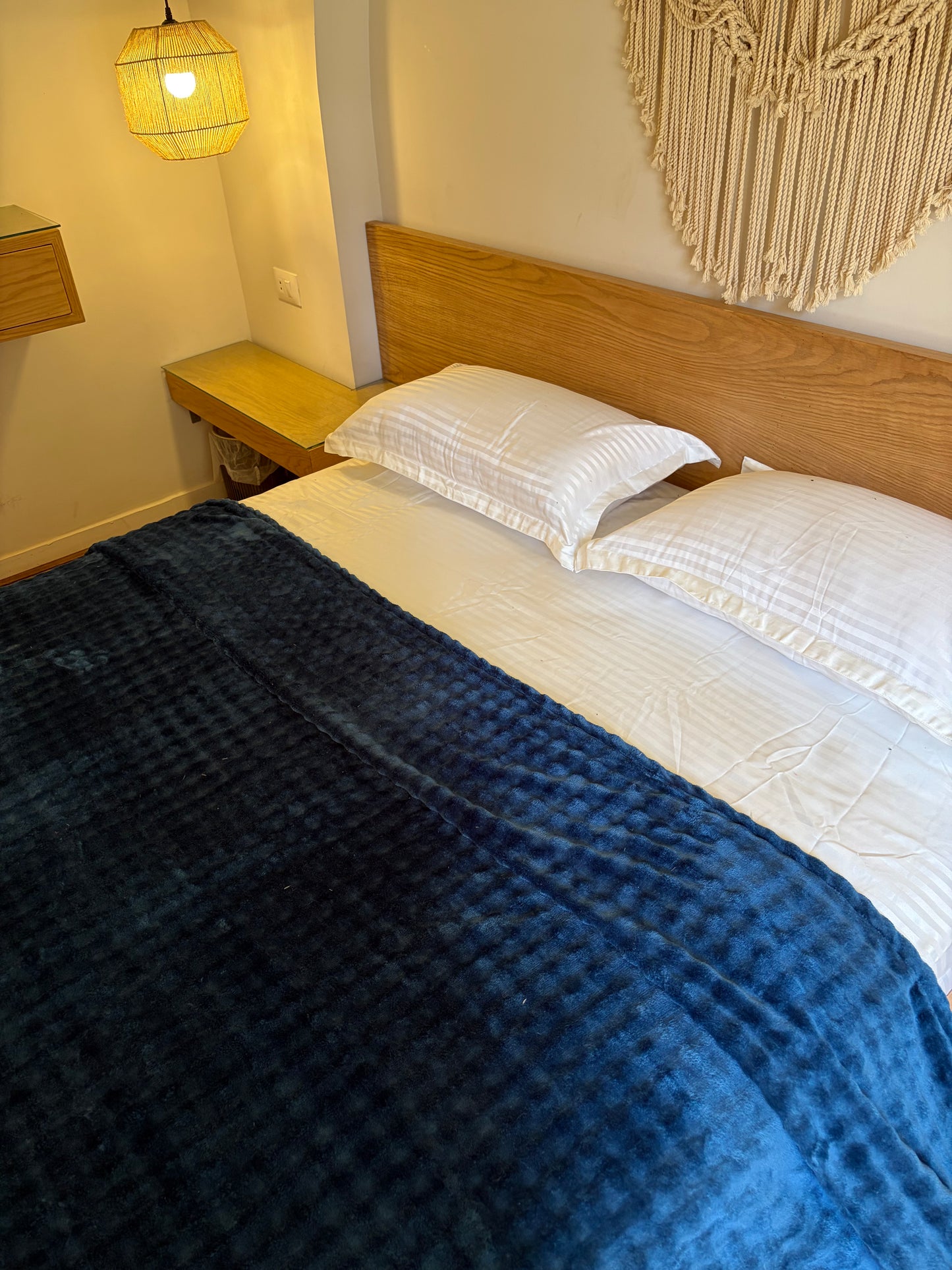 NAVY Bubbles Blanket