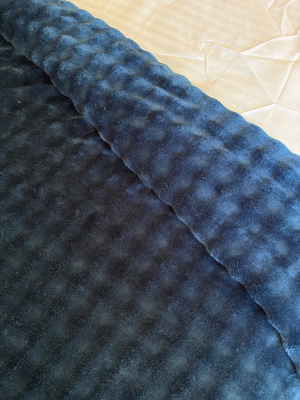 NAVY Bubbles Blanket