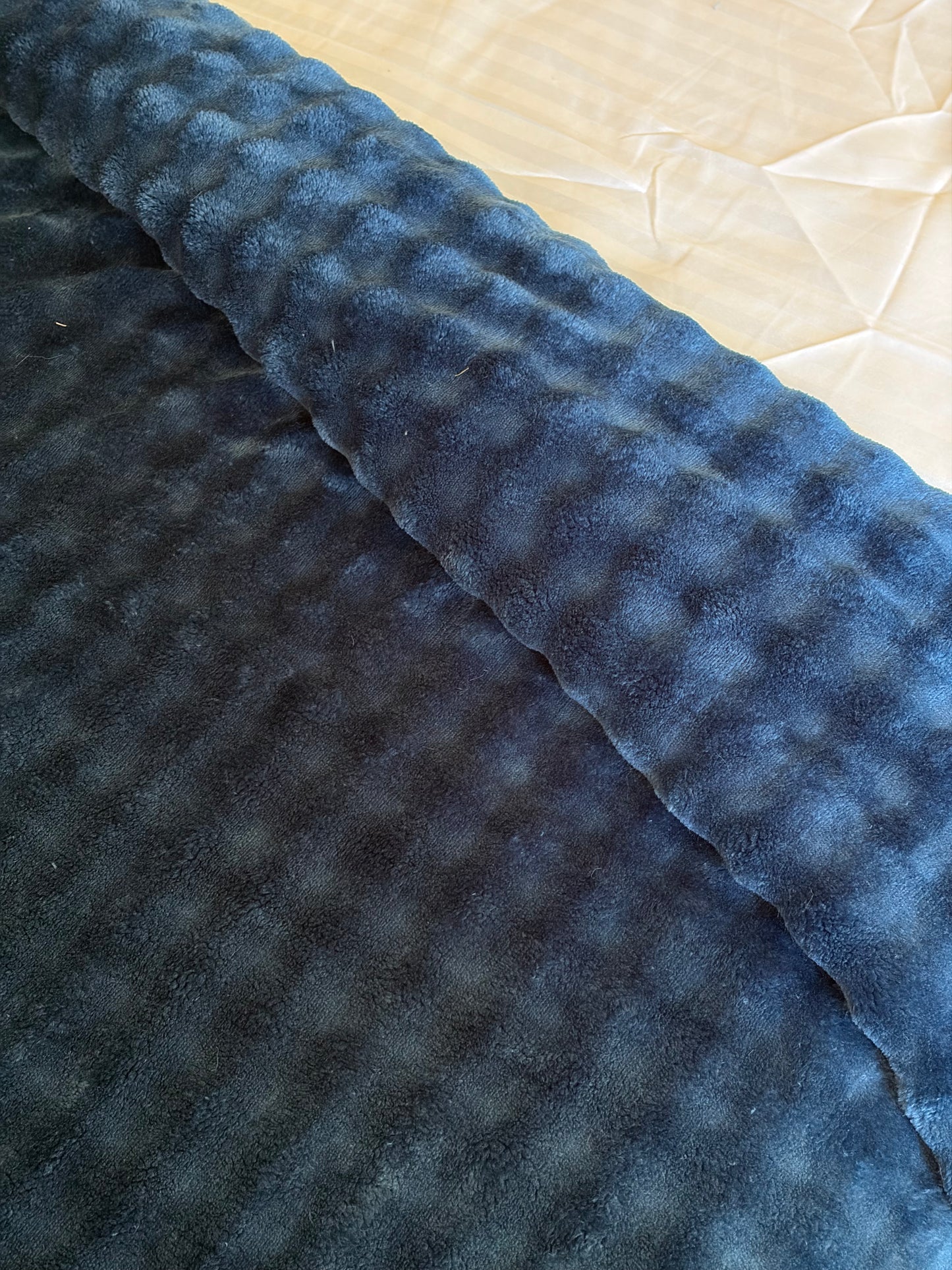 NAVY Bubbles Blanket