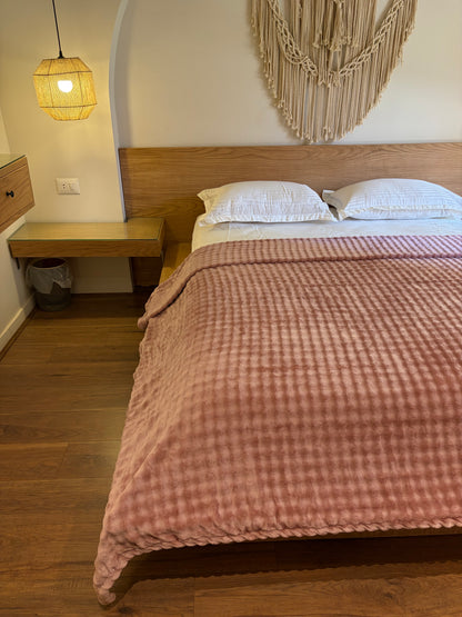 ROSE Bubbles Blanket