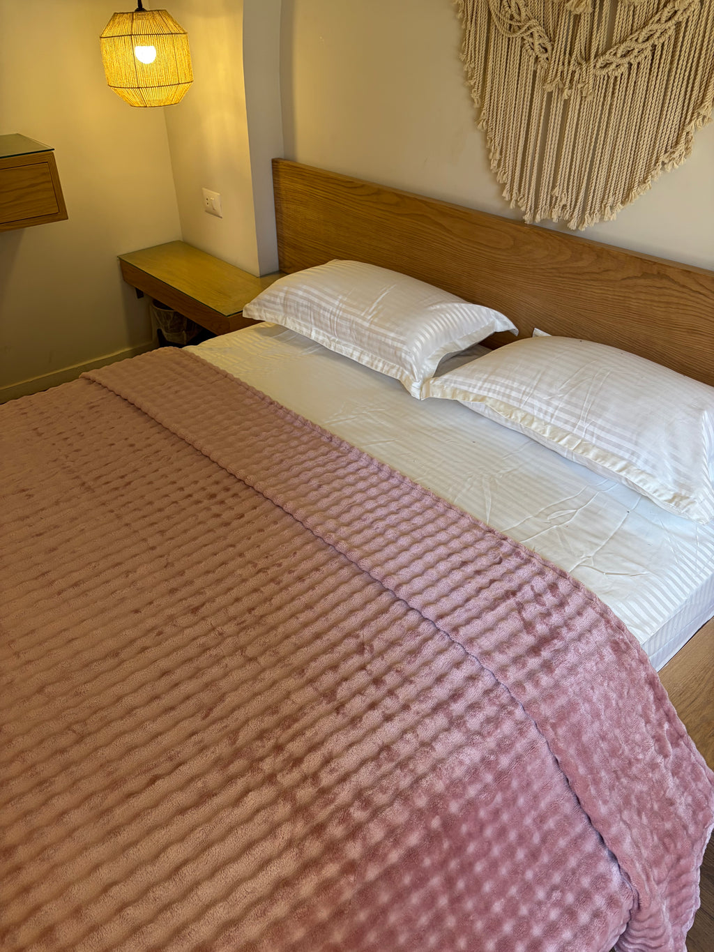 ROSE Bubbles Blanket