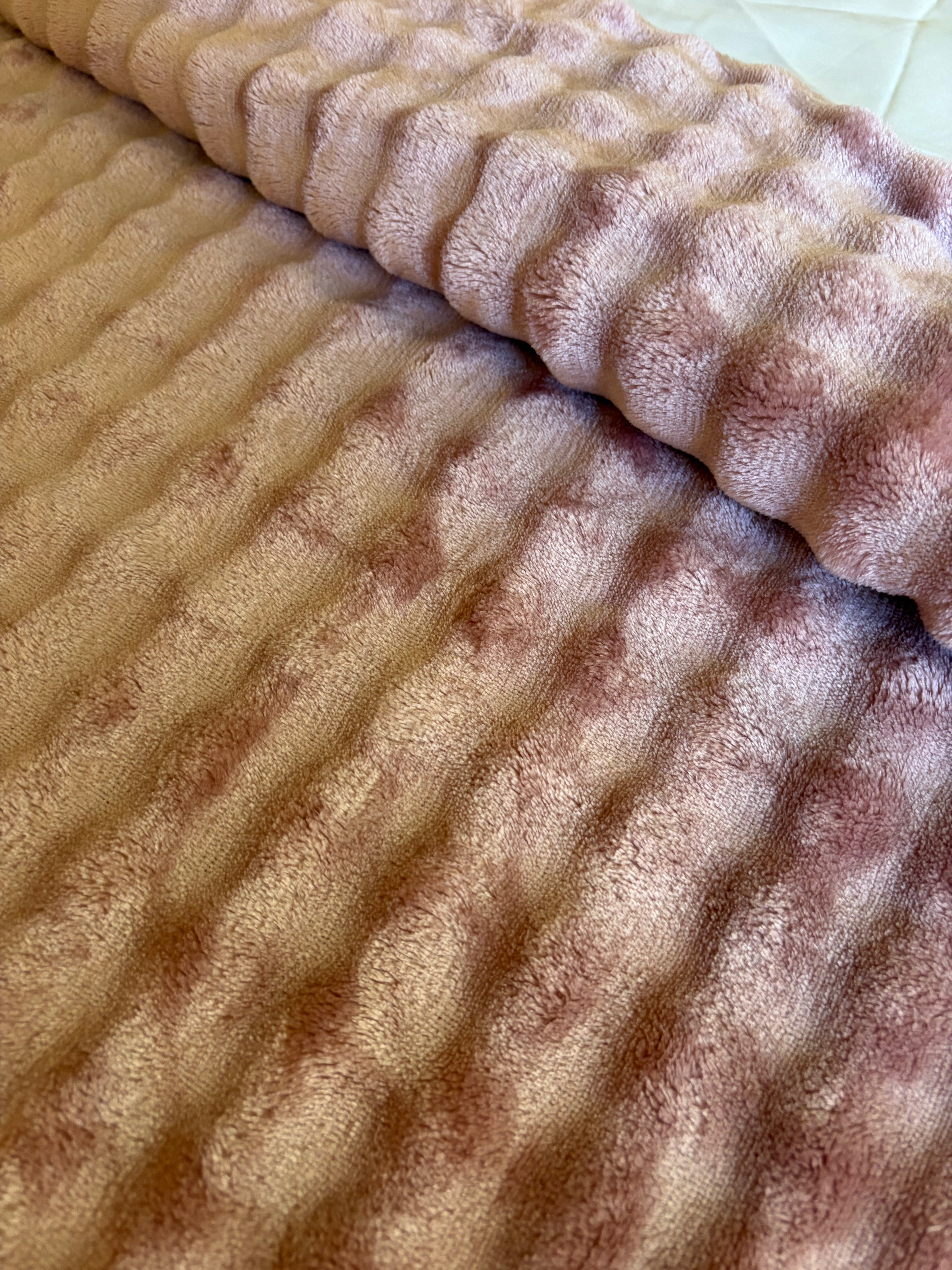 ROSE Bubbles Blanket