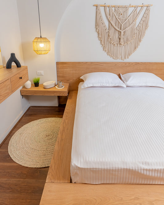 WHITE stripe bedsheet