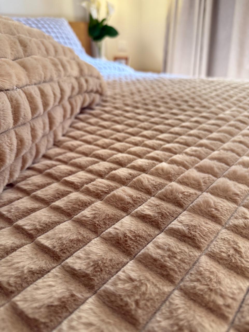 MILKY CHOCOLATE Cubes Fur Duvet